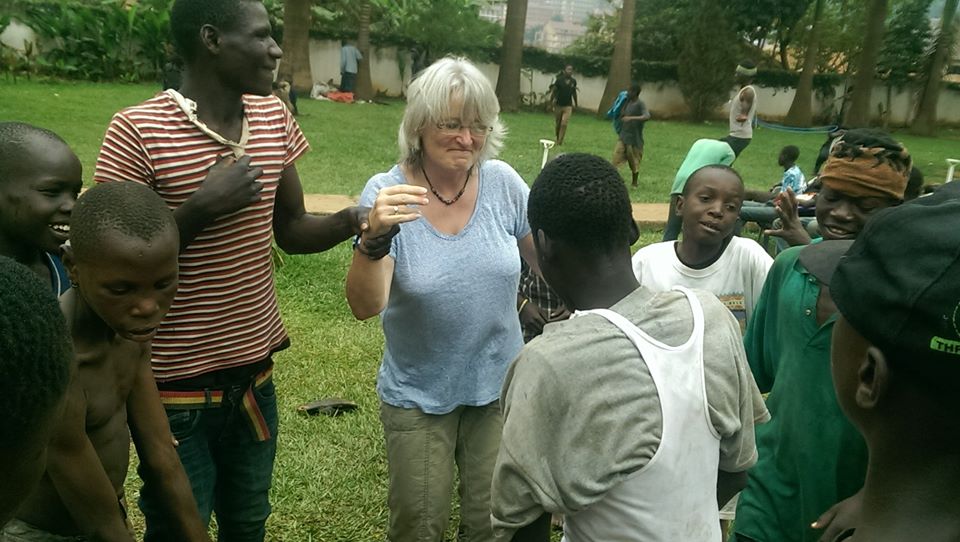 Ways to save money on a volunteer trip